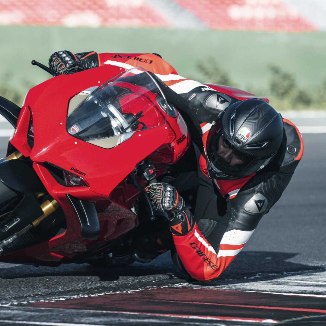 DAINESE メッシュジャケット ブラック/レッド　　ダイネーゼ DAINESE メッシュジャケット ブラック/レッド ダイネーゼ 夏オススメ